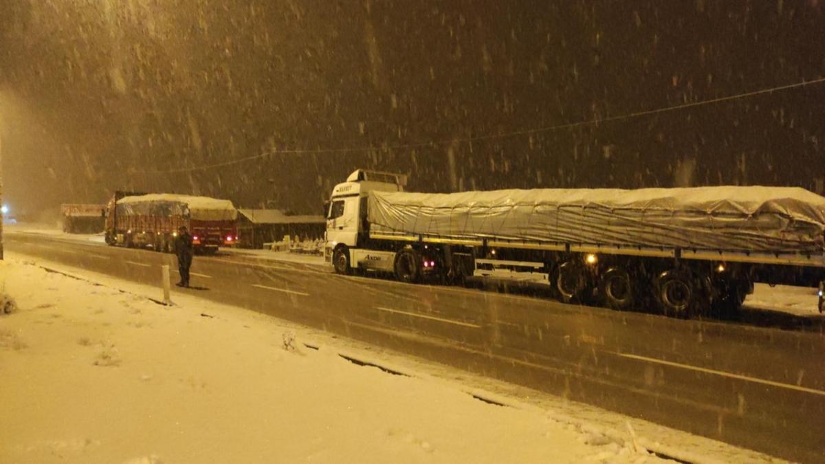 Konya- Antalya yolunda ulama kar engeli