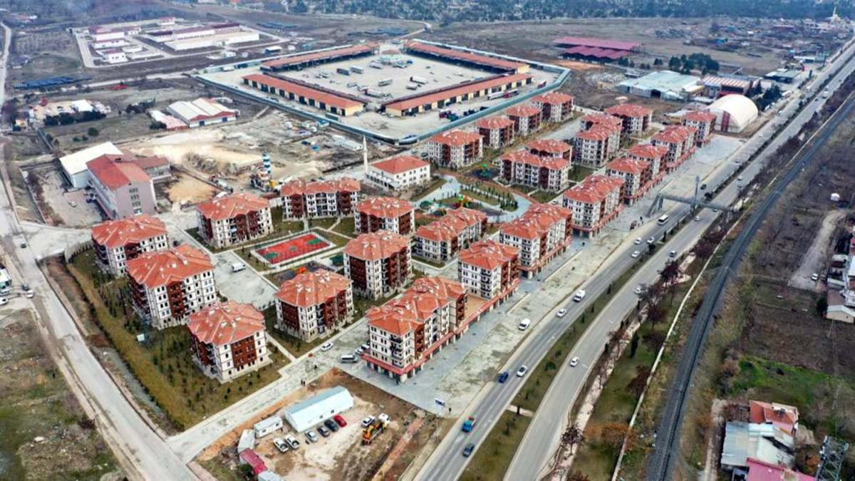 Depremzedeler gvenli ve konforlu evlerine kavumann sevincini yayor