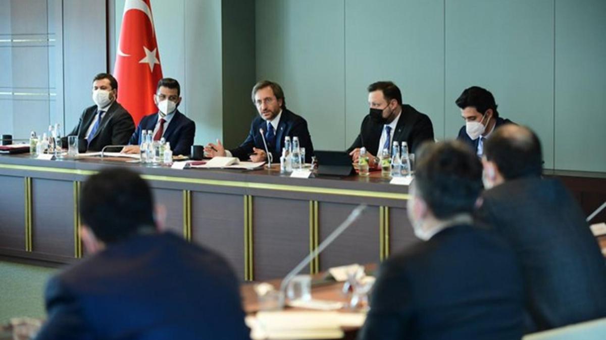 letiim Bakan Altun, basn mavirleri ile bir araya geldi 
