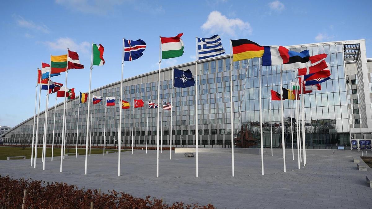 NATO'dan AB'ye ''stratejik dayanma'' nerisi