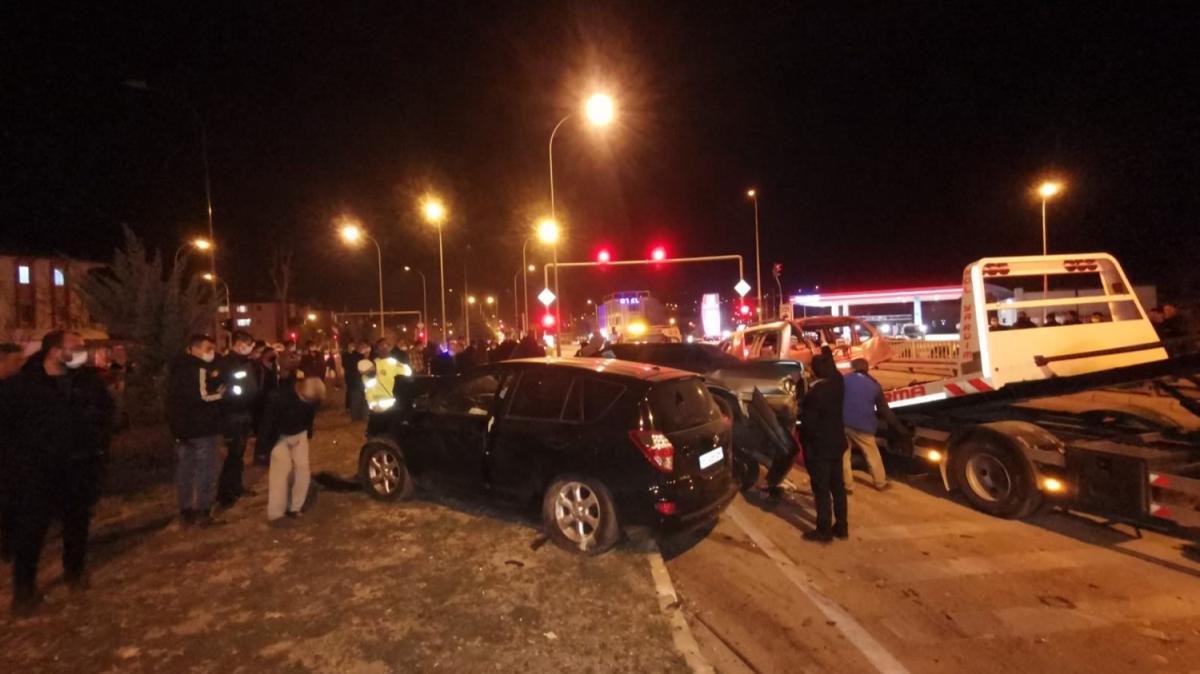 Afyonkarahisar'da zincirleme kaza: 5 yaral