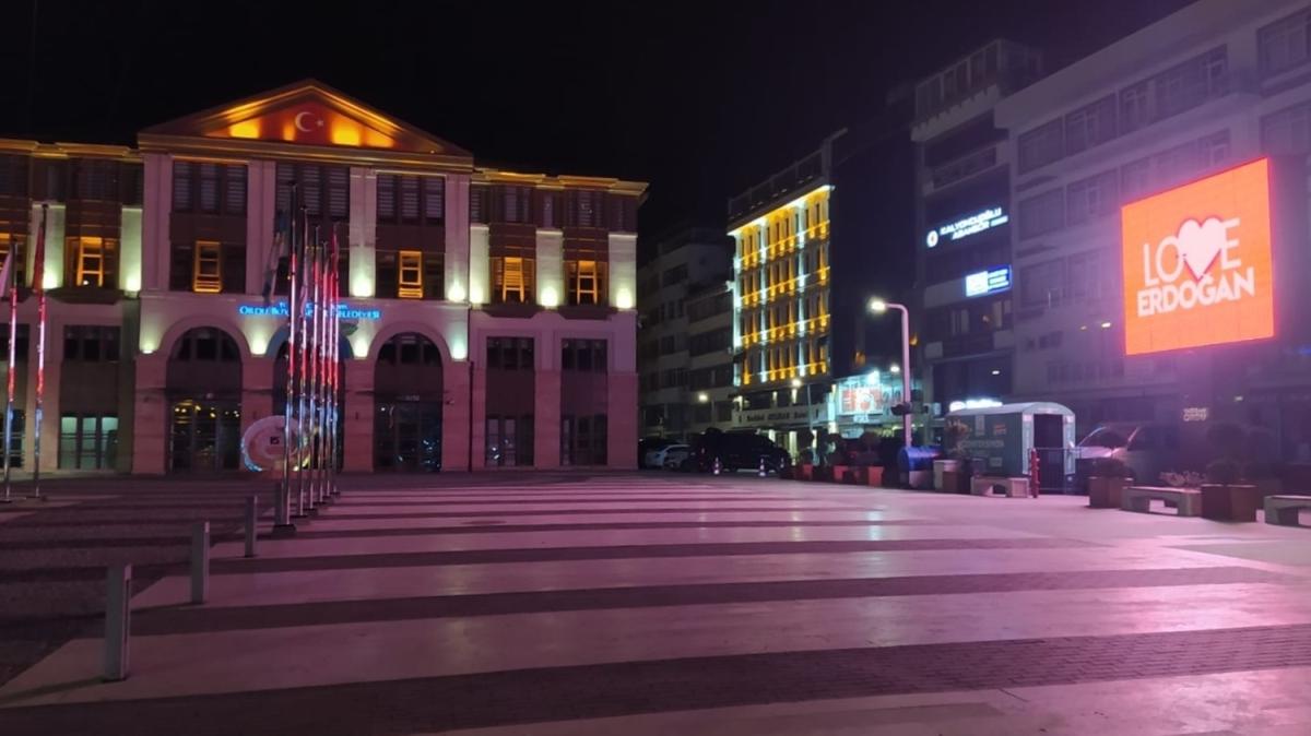 Ordu ve orum'da ''Love Erdoan'' grseli LED ekranlara yanstld