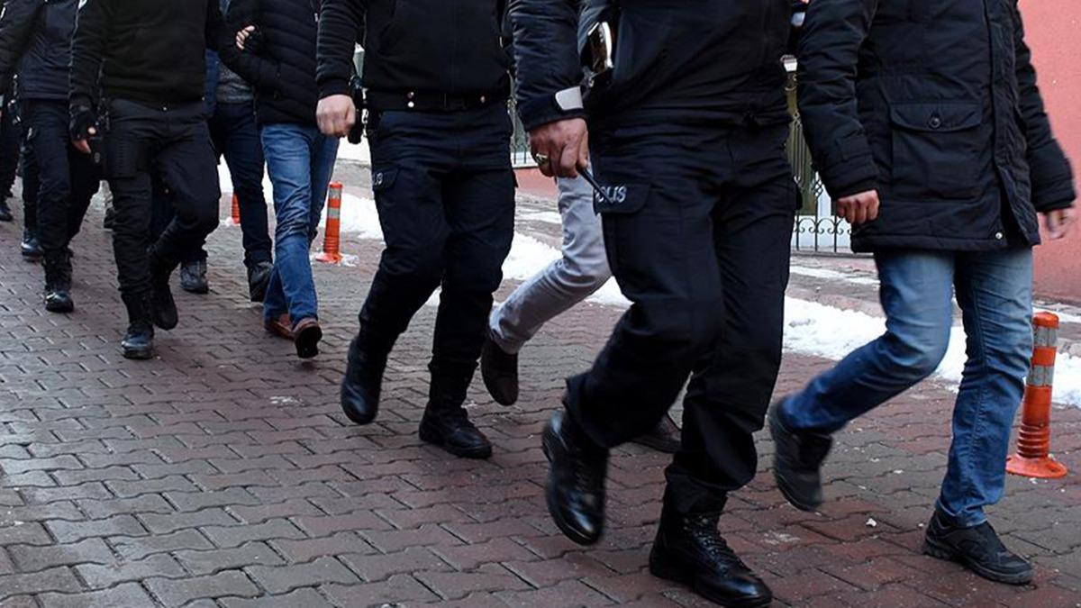 zmir'de FET operasyonu: 31 gzalt 