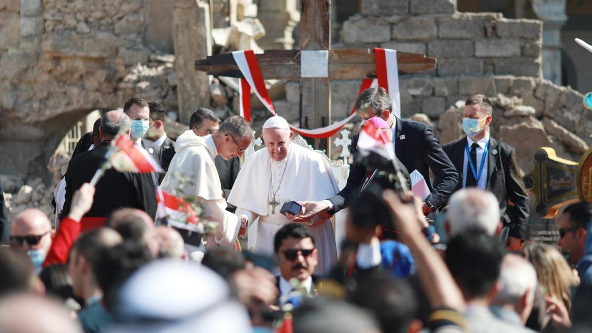 Papa Franciscus, Irak'ta Aylan bebein babasyla grt