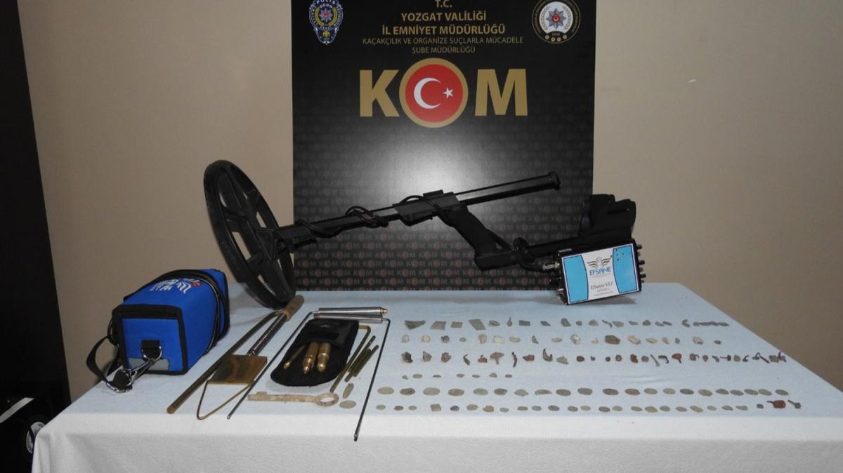 Jandarma ekiplerince bir evde tarihi eser olduu deerlendirilen 45 sikke ve 75 obje yakaland 