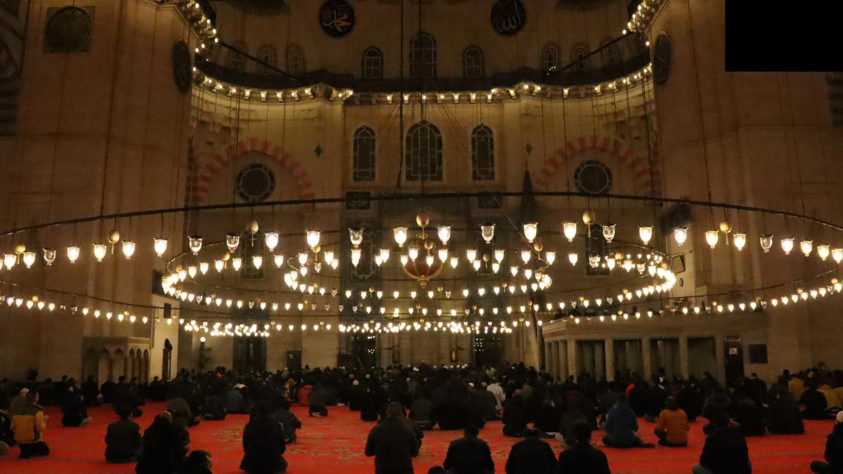 Namazn Mslmanlara hediye edildii gece: Mira