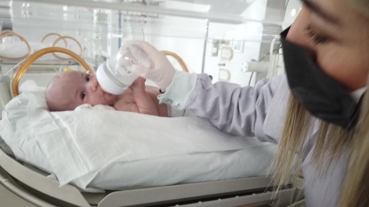 Barsak tkankl ile doan bebek ameliyatla tedavi edildi
