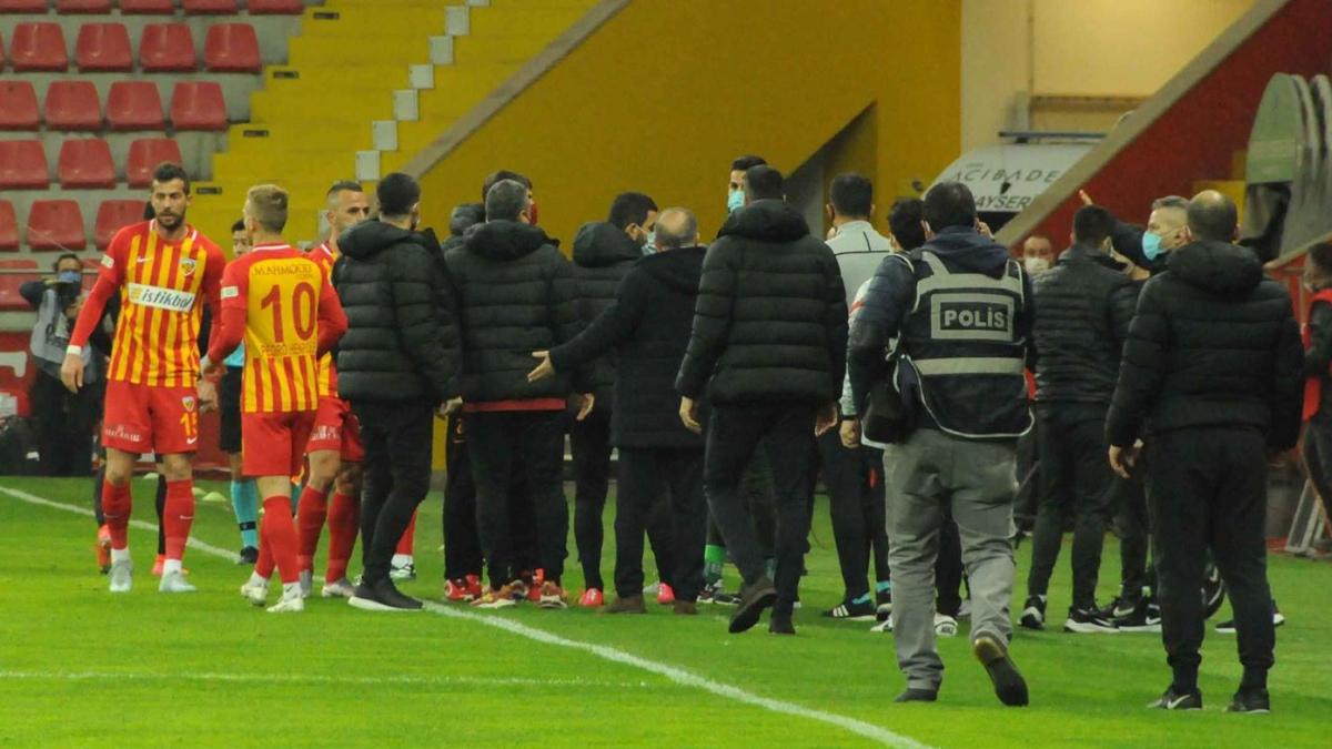 Kayserispor-Galatasaray manda sert tartma! Fatih Terim ayrd...