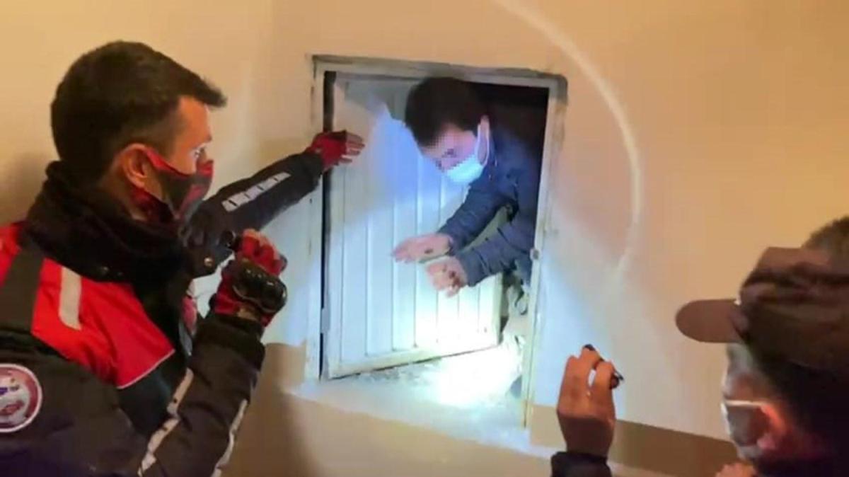 Kumar oynarken polis bast, saklandklar merdiven dairesindeki bolukta yakalandlar: 11 kiiye 82 bin 660 lira ceza