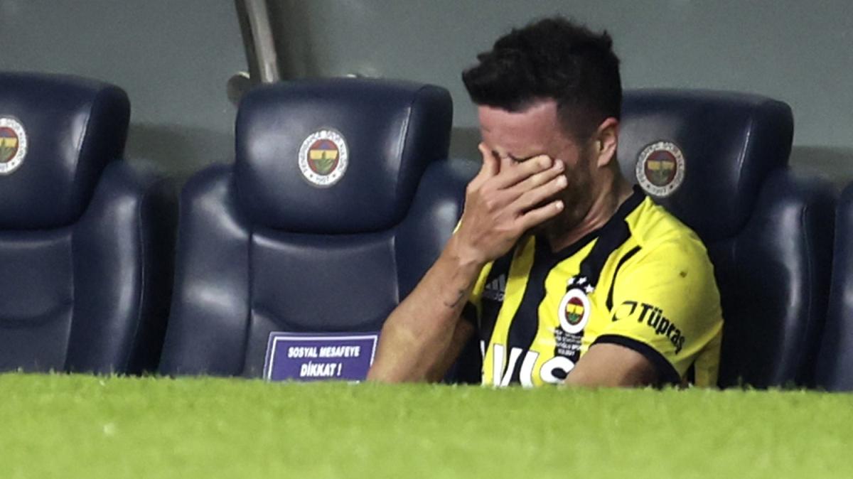 Fenerbahe'de Gkhan Gnl'den kt haber