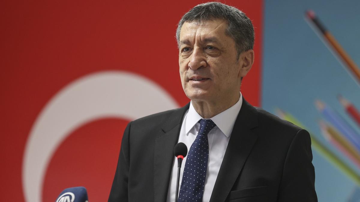 Bakan Seluk: ocuklarmzn yolunu aydnlatmak bizim en ncelikli vazifemiz 