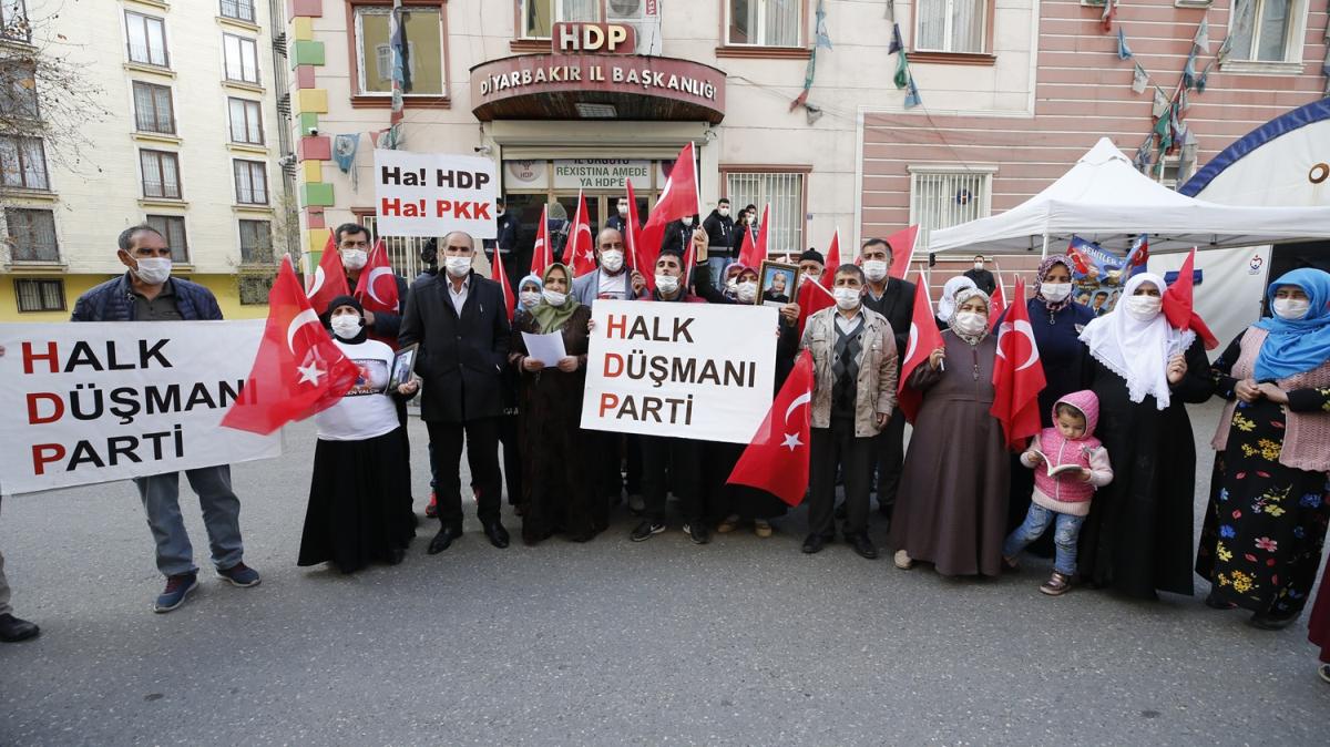 Diyarbakr anneleri, ''HDP kapanacak analar kazanacak'' sloganyla yry yapt