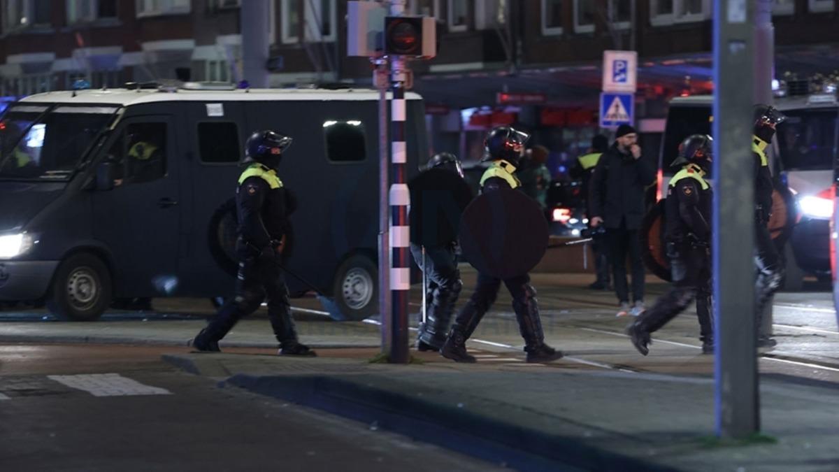 Amsterdam'da koronavirs eylemlerine polis mdahalesi