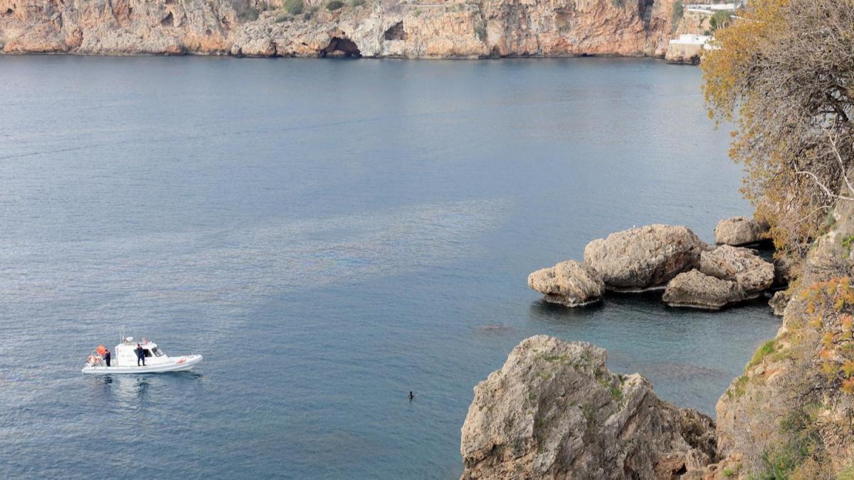 'Denizde ceset var' ihbar polisi alarma geirdi