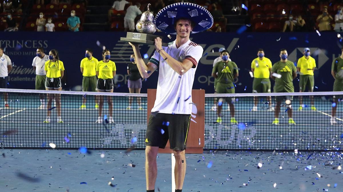 Meksika Ak'ta zafer Zverev'in