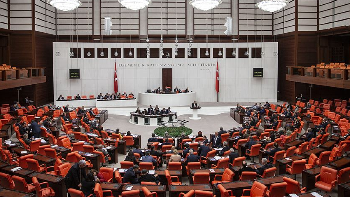 Milyonlarca memur aday�n� ilgilendiriyor! Meclis'e sunuldu