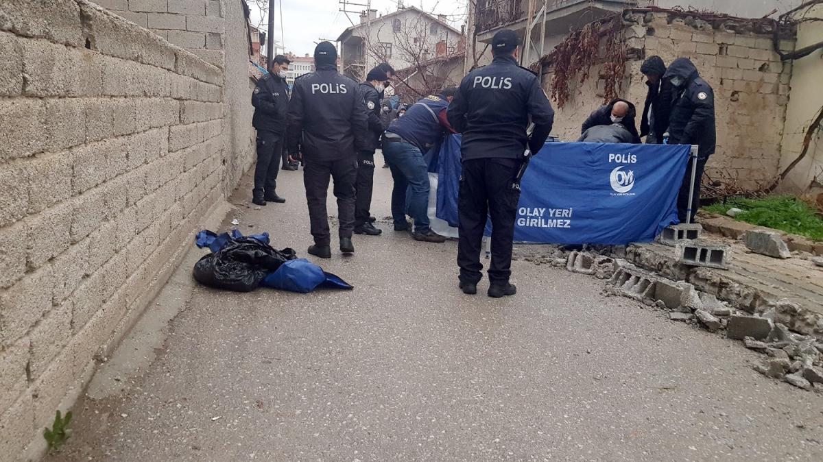 Konya'da korkun olay! ken duvarnn altnda kalan 5 yandaki ocuk hayatn kaybetti 