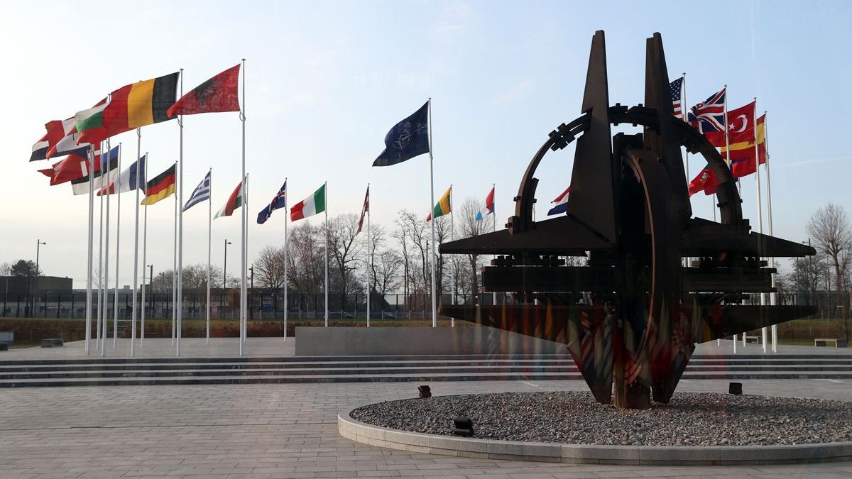 NATO dileri bakanlar Brksel'de topland