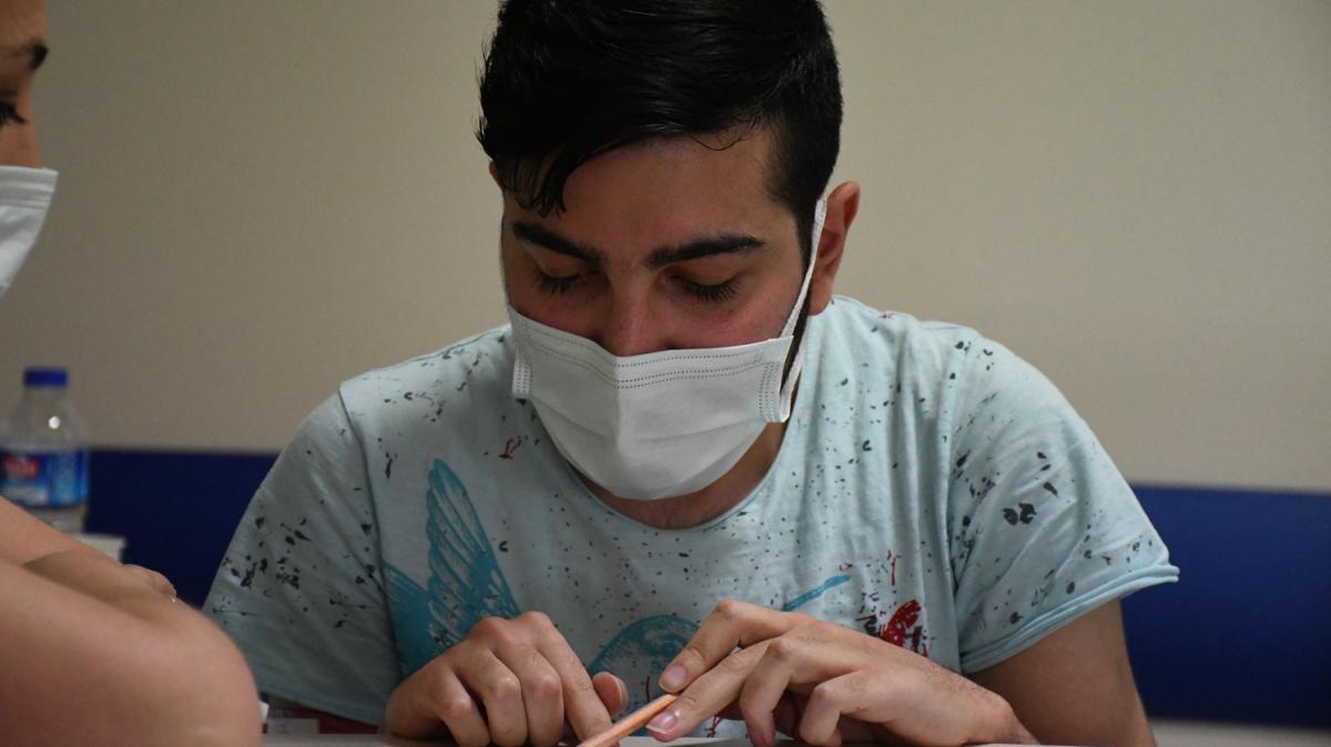 23 yandaki gence, tedavi grd hastanede grevli salk personeli okuma yazma retti