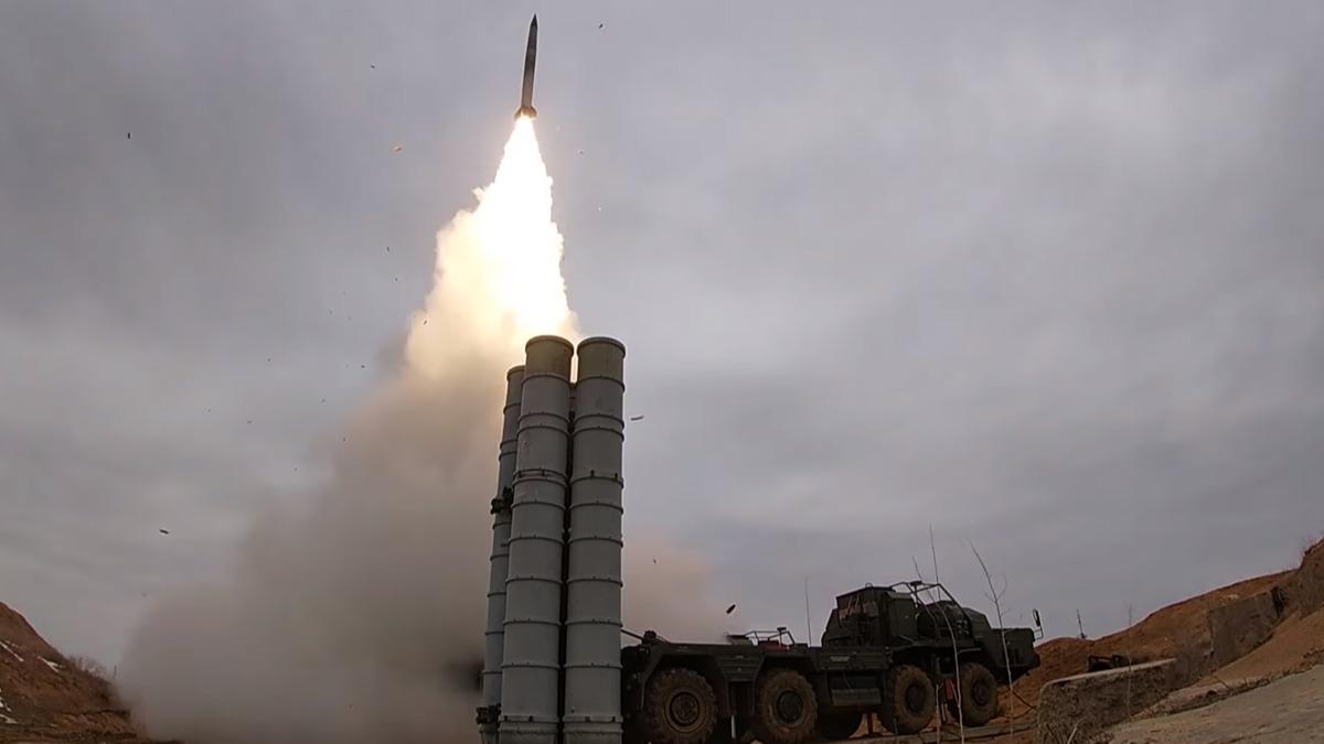 S-400'ler 700 km mesafeden hedefleri vurdu