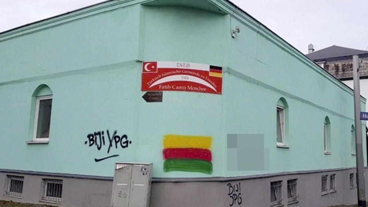 Almanya'da terr rgt camileri hedef ald