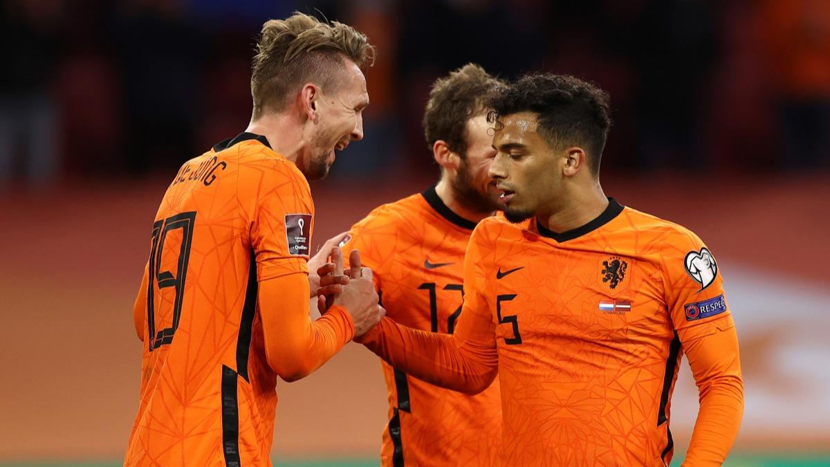 Hollanda, Letonya'y 2 golle devirdi