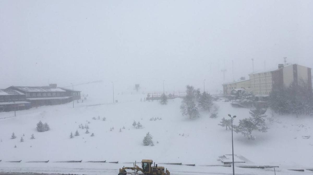 Trkiye'nin nemli kayak merkezlerinden Erciyes'te kar kalnl 160 santimetreye ulat