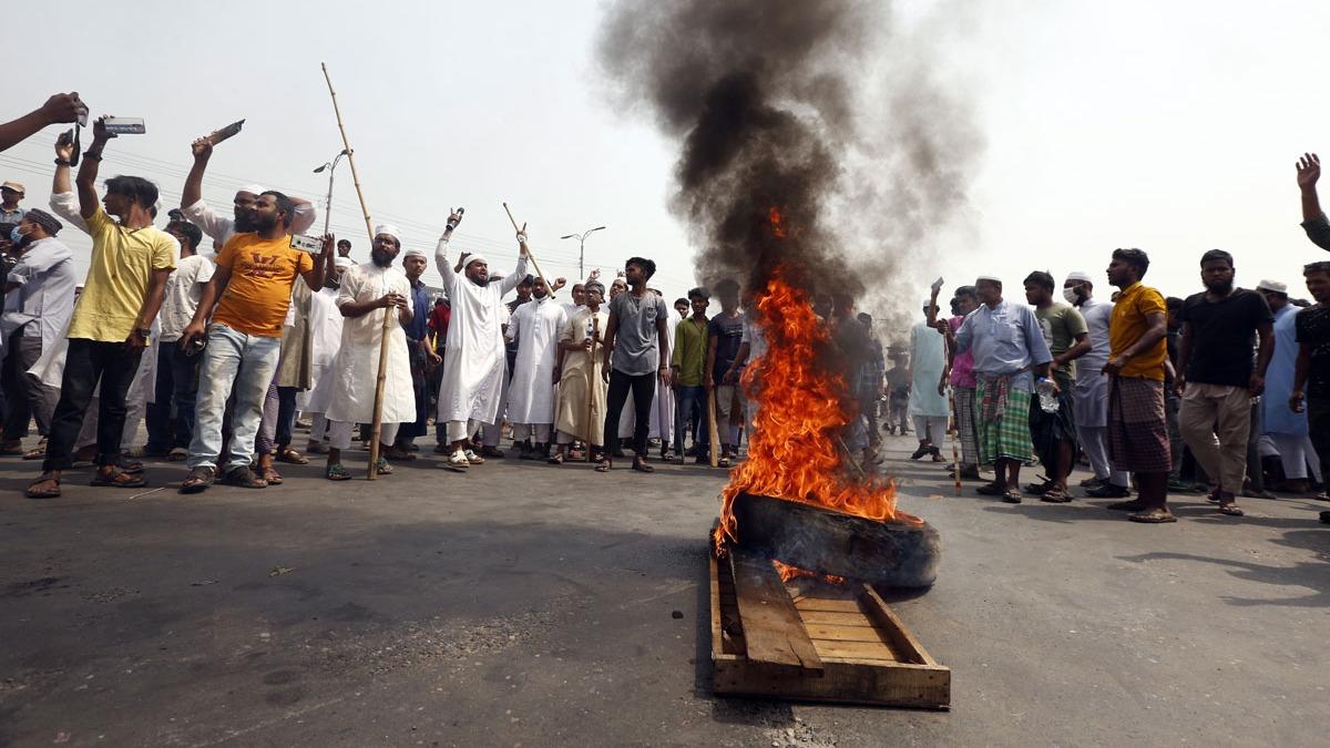 Hindistan Babakan Modi, protestolara neden olan Banglade ziyaretini tamamlad