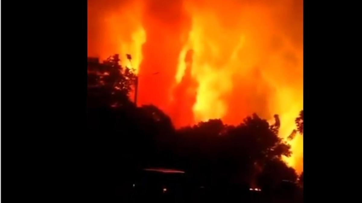 Endonezya'da petrol rafinesinde iddetli patlama 