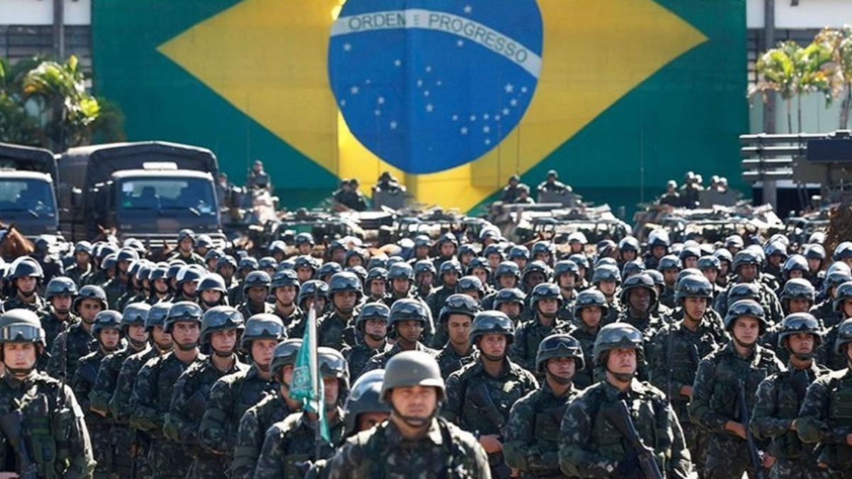 Brezilya'da genelkurmay, deniz ve hava kuvvetleri komutanlar istifa etti