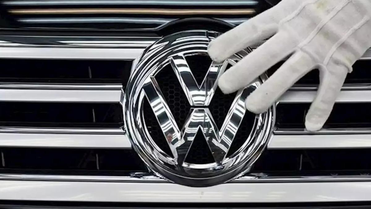 Yanllkla yaymladlar! 84 yllk 'Volkswagen' oldu 'Voltswagen'