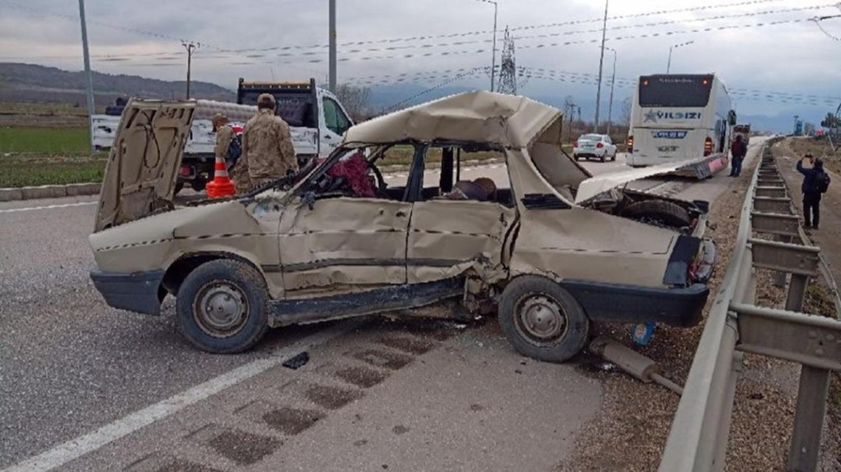 Amasya'da yolcu otobs ile otomobil arpt: 65 yandaki adam hayatn kaybetti