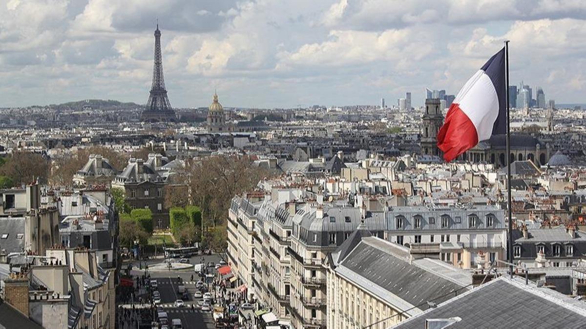 Fransa'dan yabanc lkelerin bayraklarna yasak 