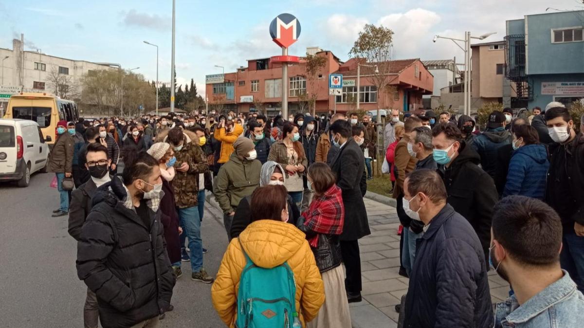 Mecidiyeky-Mahmutbey metro hattndaki trafoda kan yangn nedeniyle seferler aksad