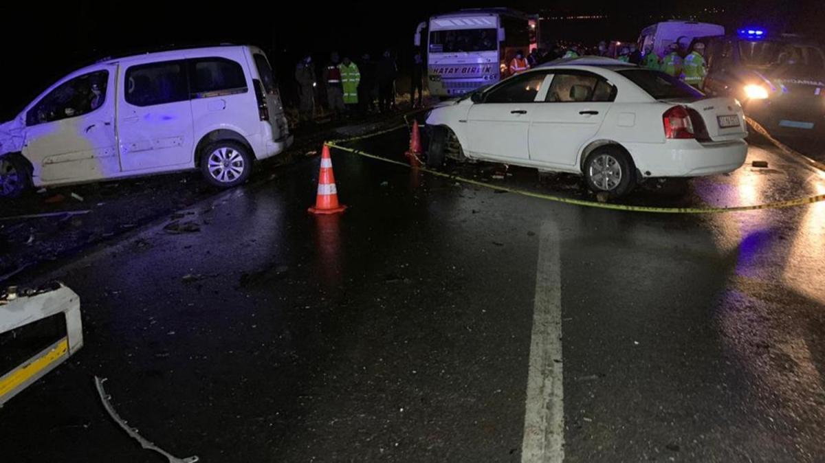 Gaziantep'te trafik kazas: 2 l, 8 yaral 