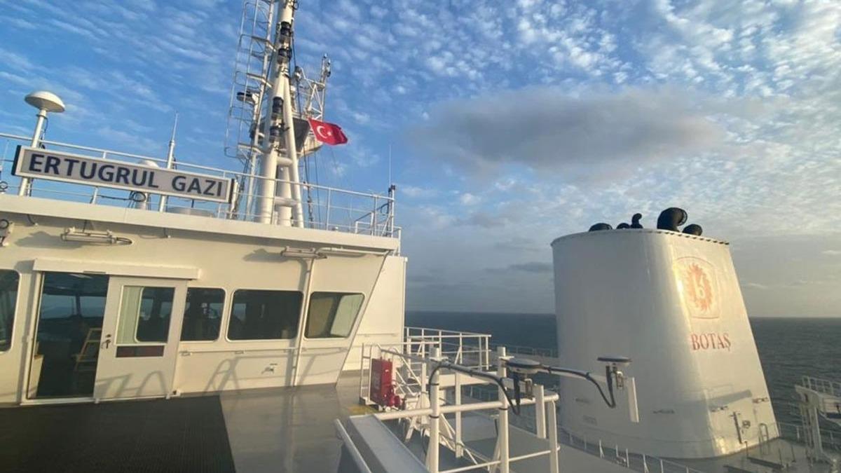 Trkiye'nin ilk yzer LNG depolama ve gazlatrma gemisi ''Erturul Gazi''ye Trk bayra ekildi