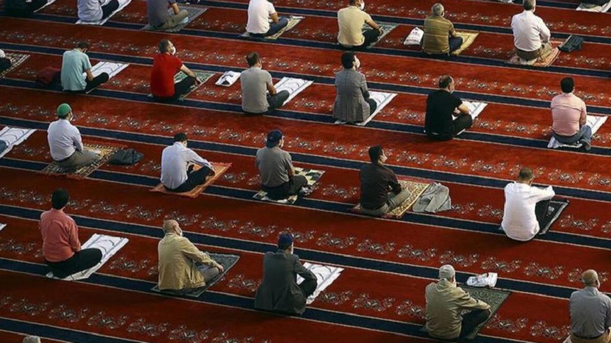 Diyanet'ten 'teravih namaz' karar