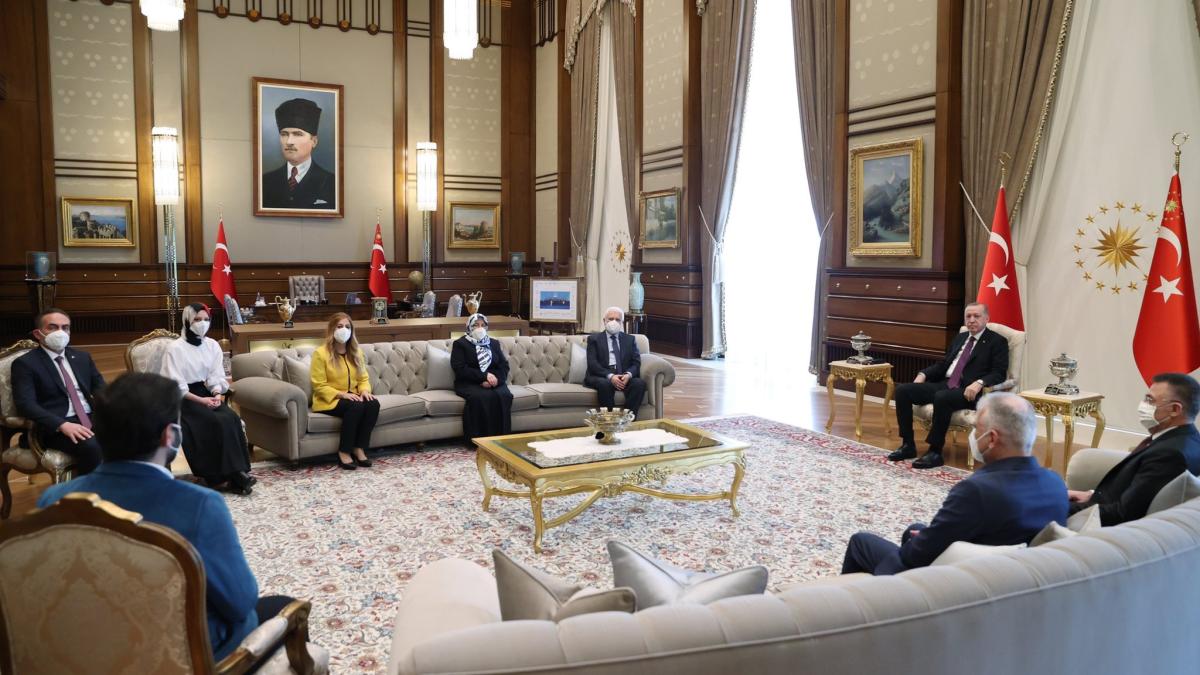 Cumhurbakan Erdoan, ehit Savc Kiraz'n anne ve babasn kabul etti 