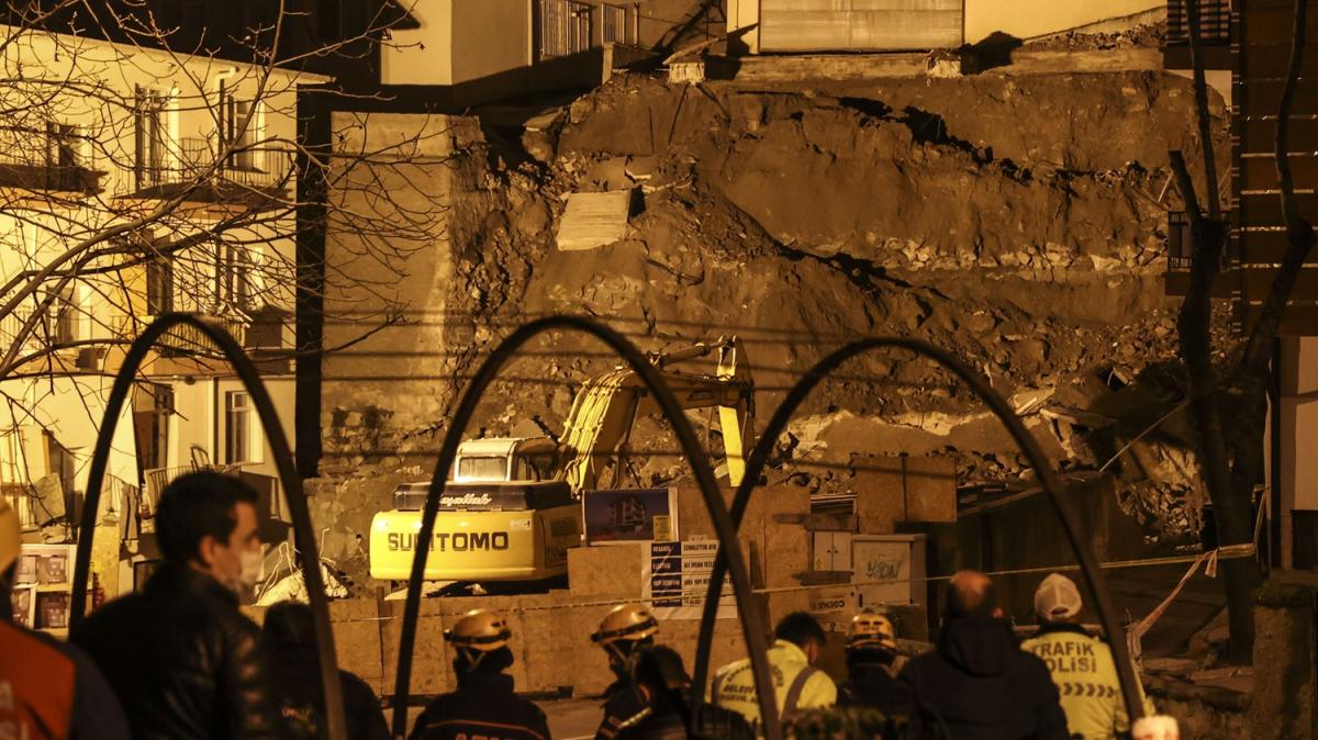 Bakan Soylu, kme tehlikesi bulunan binann yukardan makaslanarak yklacan aklad