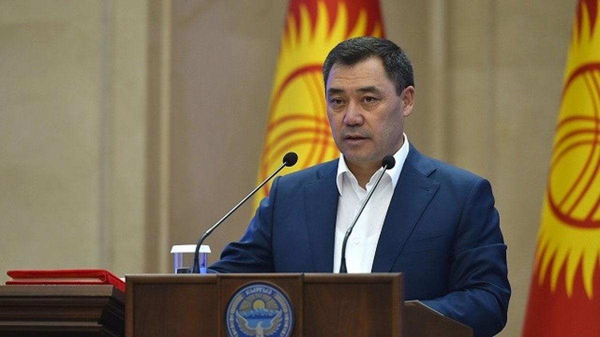 Krgzistan Meclis Bakan'ndan uakta rahatszlanan bebei kurtaran AK Partili vekile teekkr