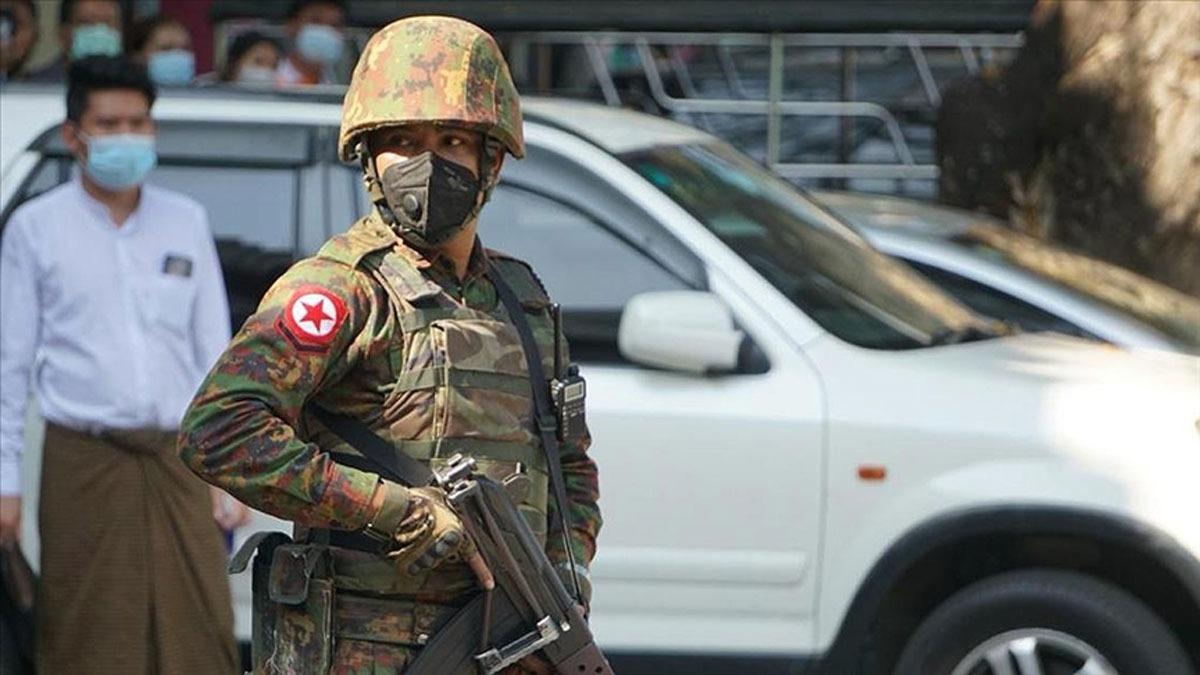 Myanmar'da 3 etnik silahl grubun polis karakoluna saldrmas sonucu en az 14 polis hayatn kaybetti