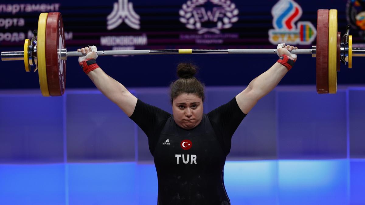 Melike Gnal'dan 3 bronz madalya