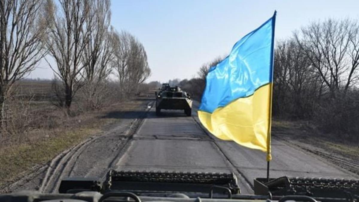 Donbas'ta bir Ukrayna askeri ld