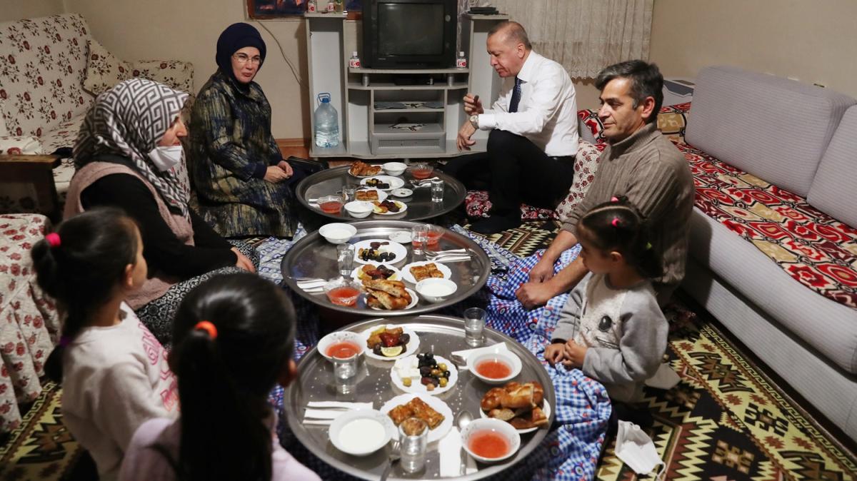 Bakan Erdoan, bir vatandan evinde iftar yapt 