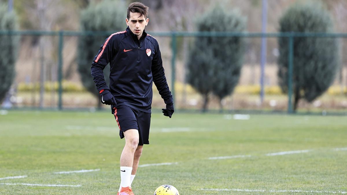 Son dakika! Fenerbahe'nin futbolcusu mer Faruk Beyaz, Stuttgart ile anlat