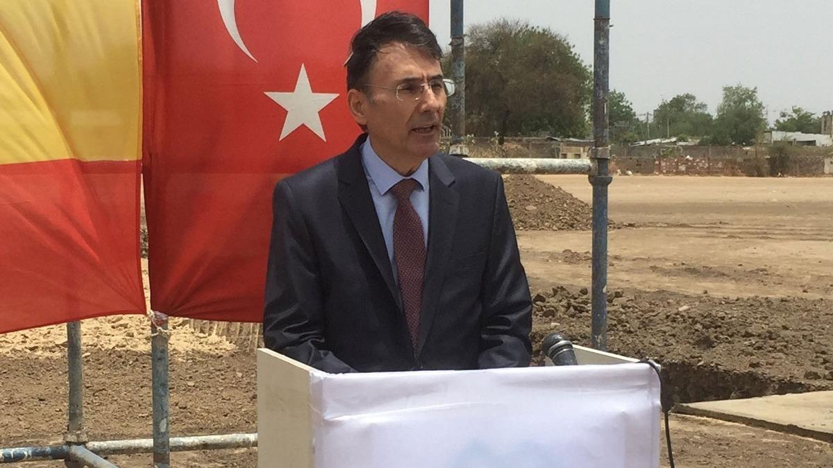 Okul kitaplarn basmamz istediler! Trkiye dost lkeye matbaa hibe etti