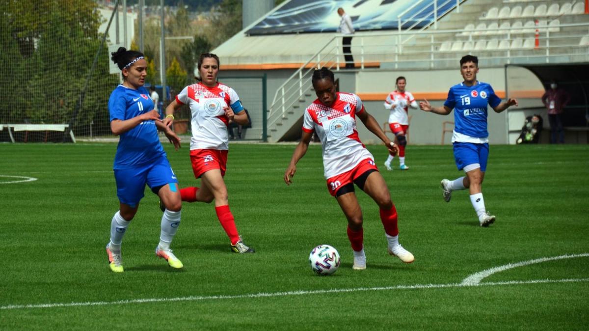 Turkcell Kadn Futbol Ligi Salk alanlar Sezonu Antalya'da balad