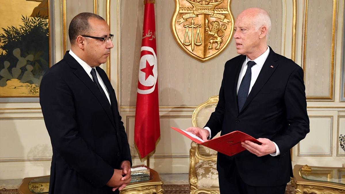 Tunus'ta Cumhurbakan ile Babakan arasnda gerginlik! Karlkl aklamalar