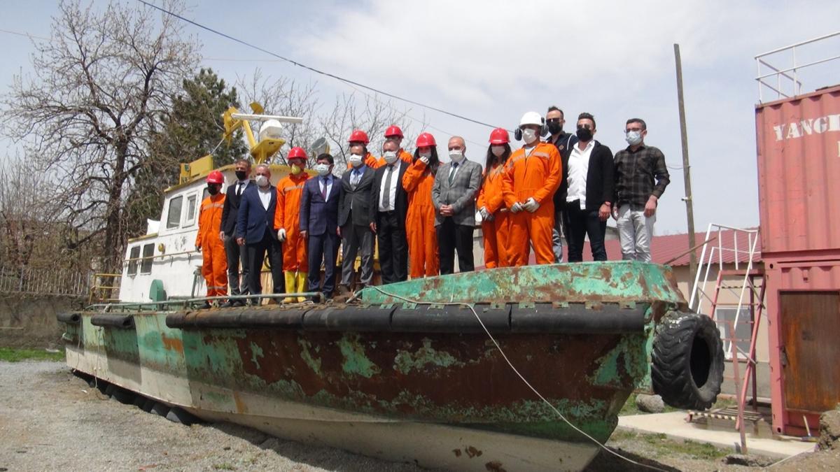 Bitlis'te renciler okul bahesine tanan teknede uygulamal eitim grmeye balad