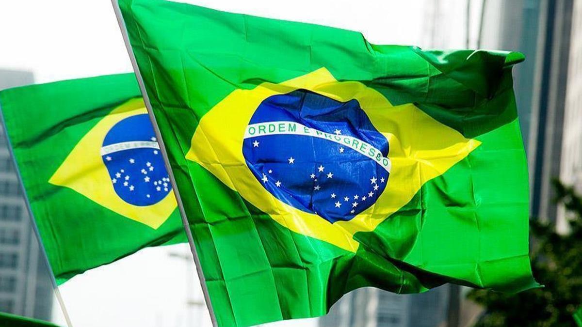 Brezilya'da son 24 saatte Kovid-19'dan 3 bin 321 kii hayatn kaybetti 